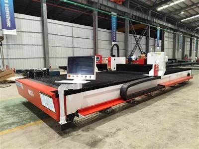 Máquina cortadora CNC con láser de fibra 3015